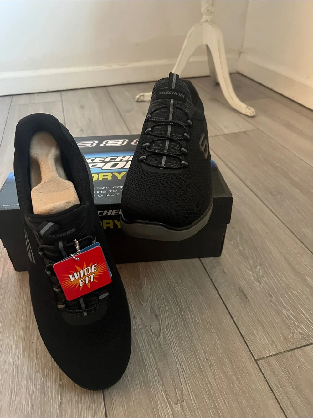 NWT Skechers Men’s Black Slip-On Athletic Sneakers size 13-Wide